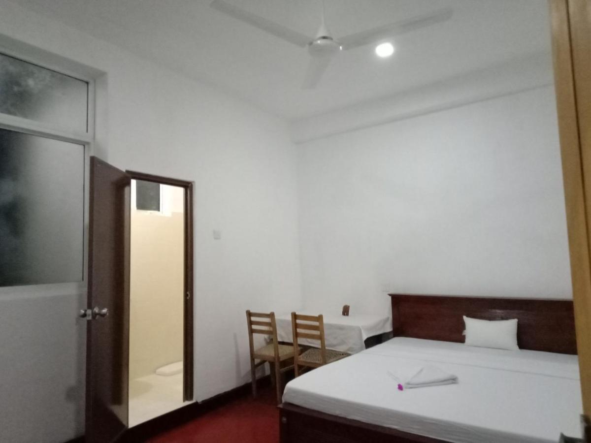 Hotel Yelona Kegalle Luaran gambar